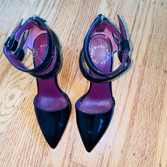 Black heels - Picture 4 of 6